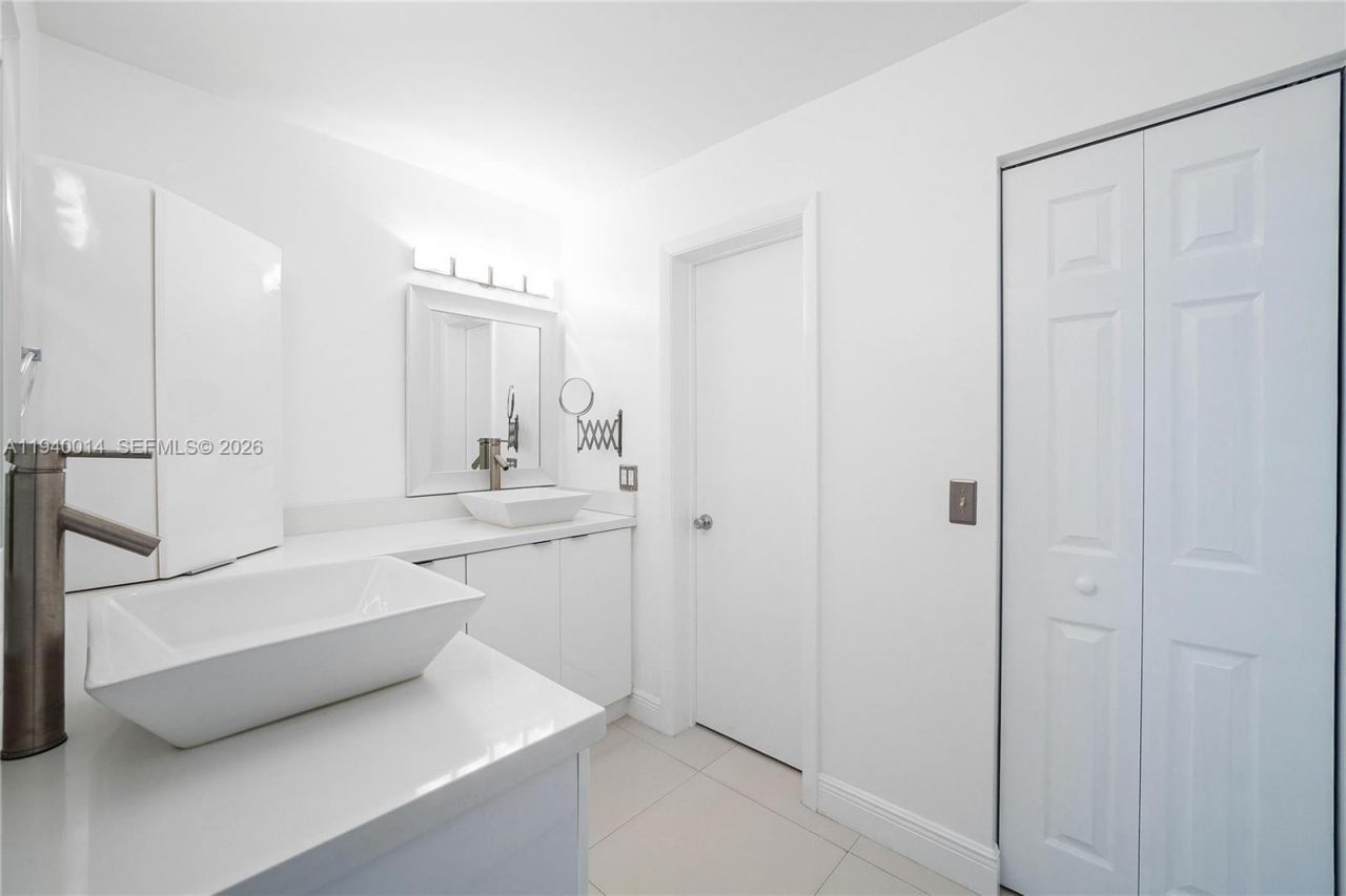 3545 Magellan Cir, Unit 356-5, Aventura, FL 33180 Photo