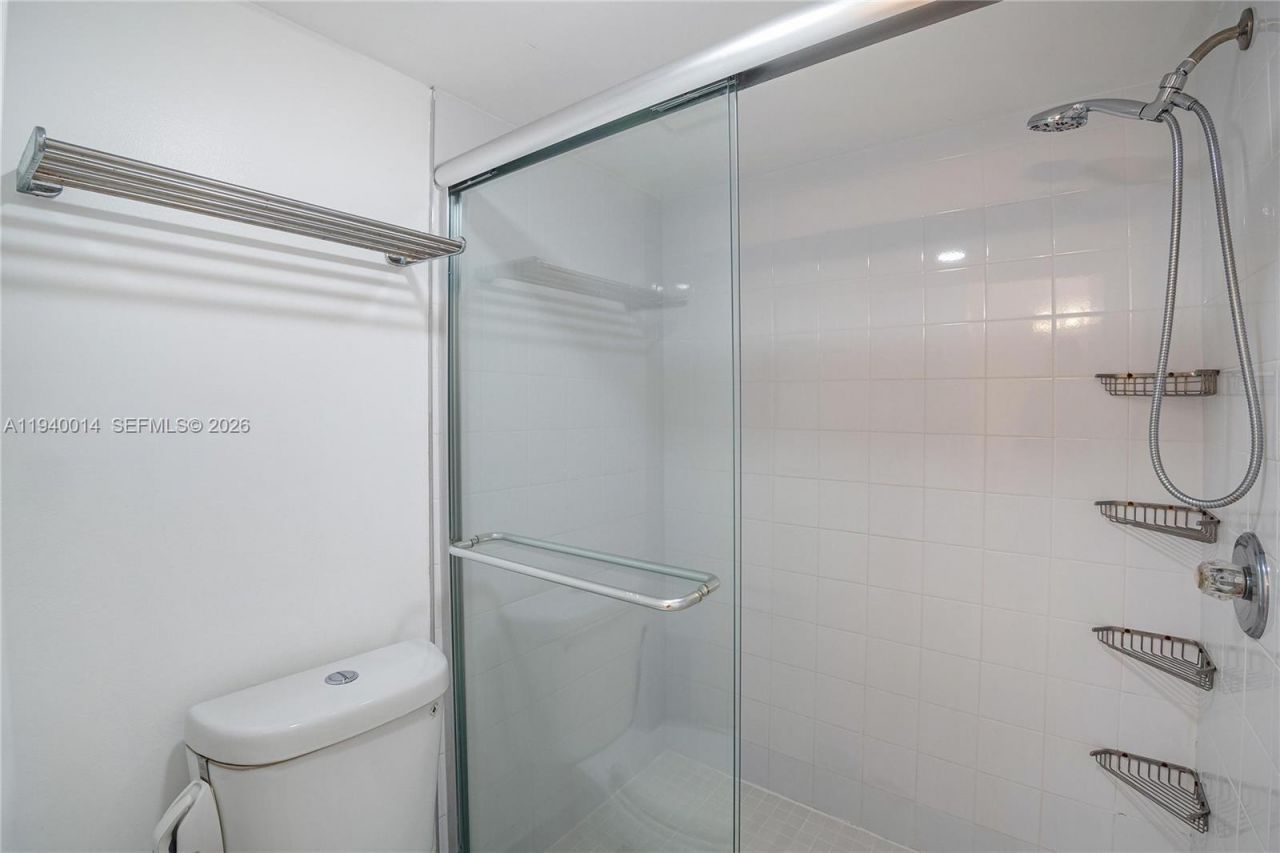 3545 Magellan Cir, Unit 356-5, Aventura, FL 33180 Photo