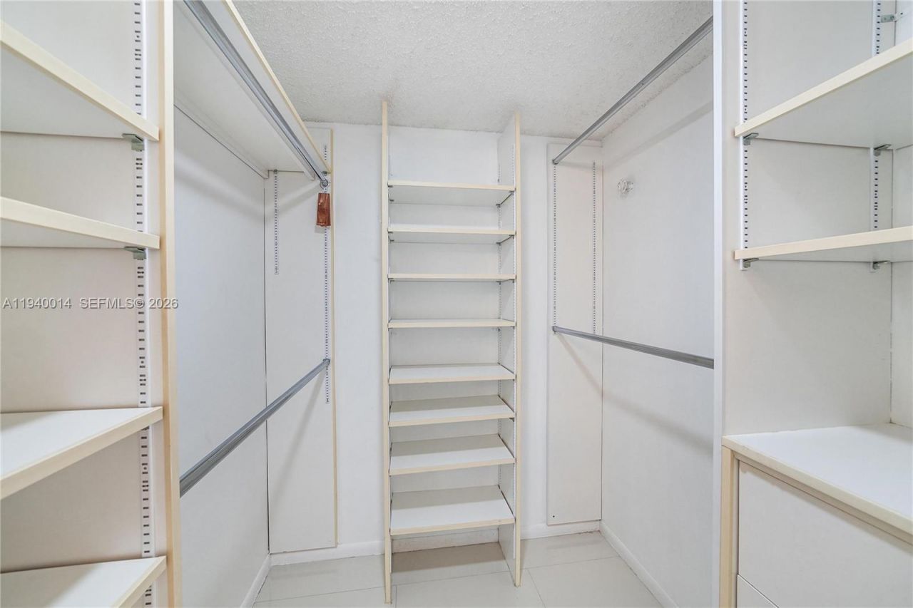 3545 Magellan Cir, Unit 356-5, Aventura, FL 33180 Photo