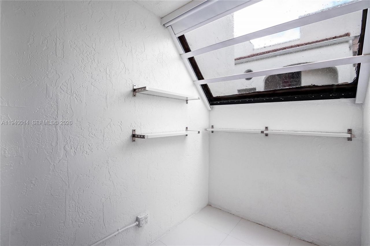 3545 Magellan Cir, Unit 356-5, Aventura, FL 33180 Photo