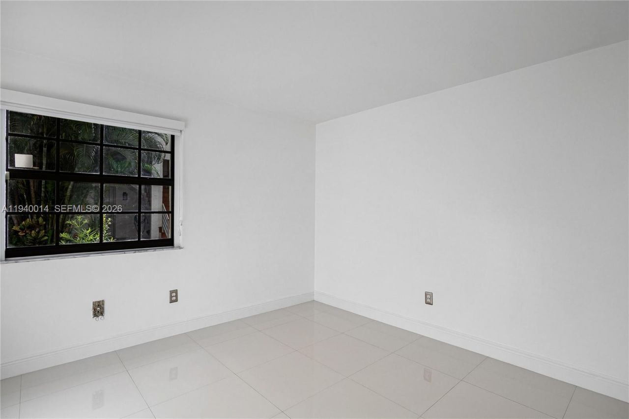 3545 Magellan Cir, Unit 356-5, Aventura, FL 33180 Photo