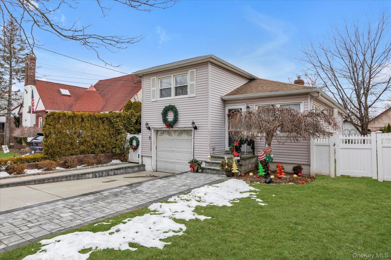 30 York Street, Malverne, NY 11565 Main Photo