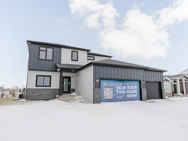 10202 Burgundy Drive, Horace, ND 58047