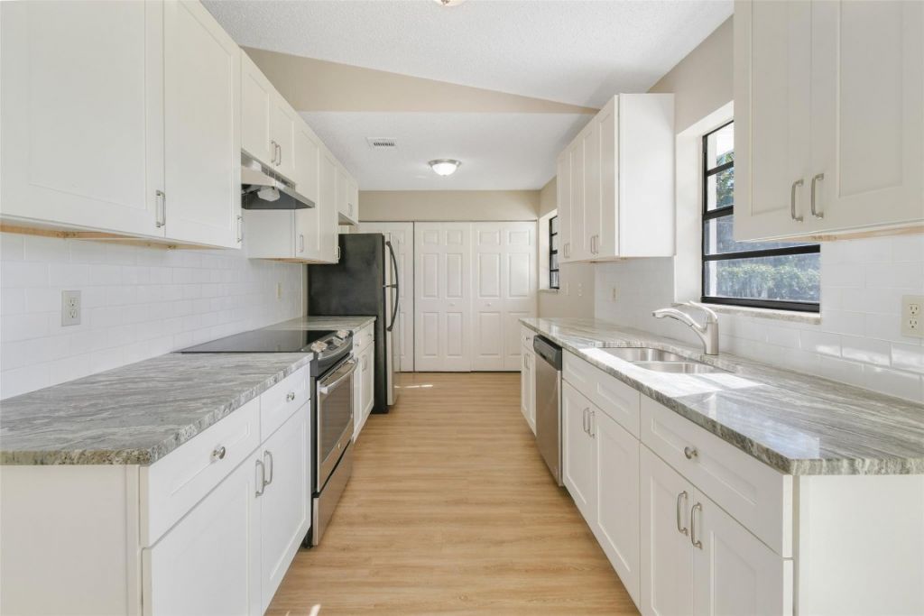 516 SW Buswell Avenue, Port Saint Lucie, FL 34983 Photo