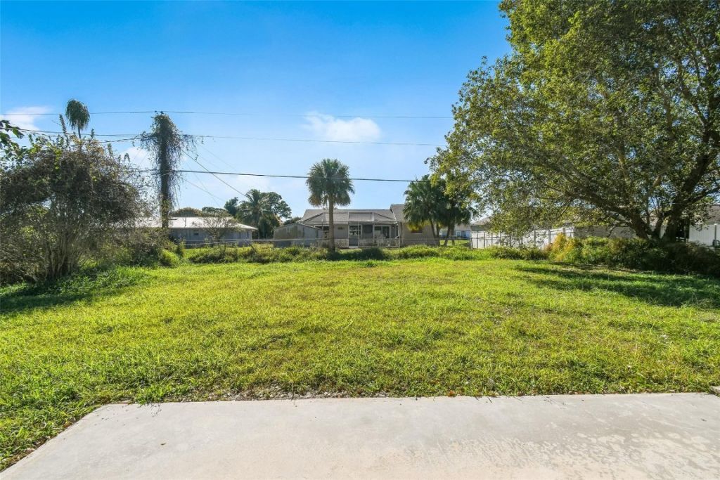 516 SW Buswell Avenue, Port Saint Lucie, FL 34983 Photo