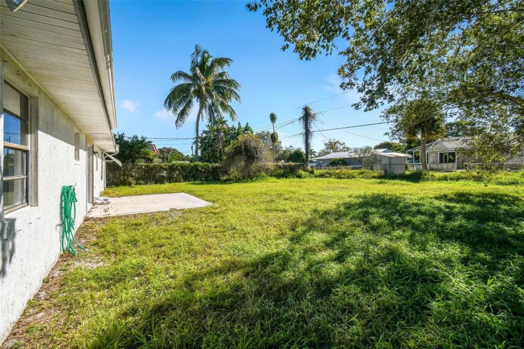 516 SW Buswell Avenue, Port Saint Lucie, FL 34983 Photo