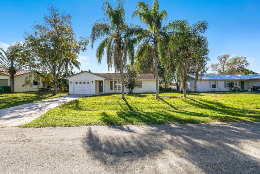 516 SW Buswell Avenue, Port Saint Lucie, FL 34983 Photo