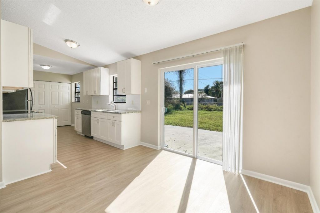 516 SW Buswell Avenue, Port Saint Lucie, FL 34983 Photo