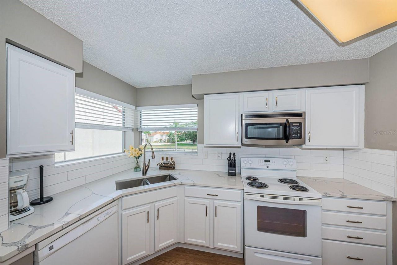 6077 Bahia Del Mar Boulevard, Unit 221, Saint Petersburg, FL 33715 Photo