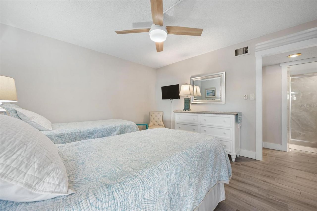 5260 Gulf Of Mexico Drive, Unit 403, Longboat Key, FL 34228 Photo