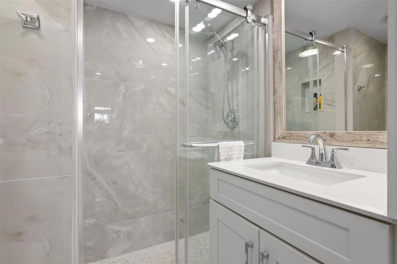 5260 Gulf Of Mexico Drive, Unit 403, Longboat Key, FL 34228 Photo