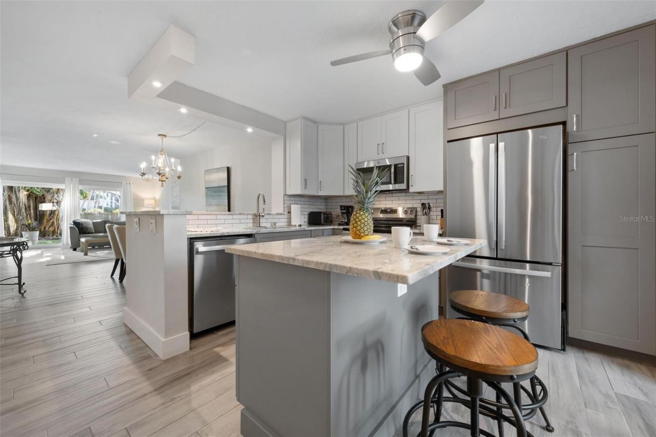 5260 Gulf Of Mexico Drive, Unit 403, Longboat Key, FL 34228 Photo