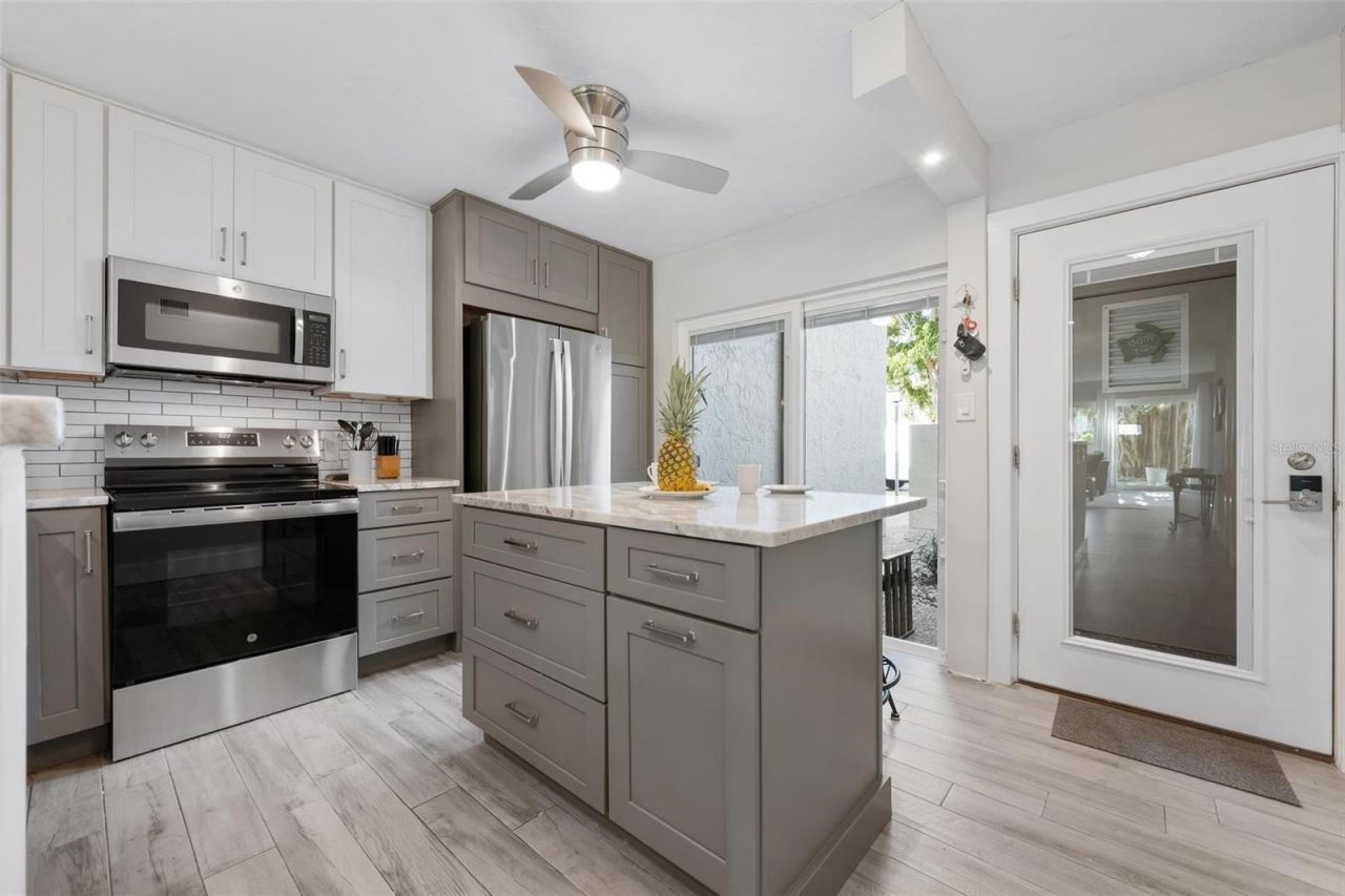 5260 Gulf Of Mexico Drive, Unit 403, Longboat Key, FL 34228 Photo