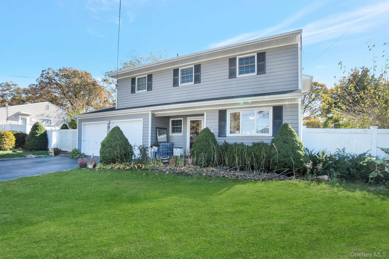 26 Fran Lane, Selden, NY 11784 Main Photo