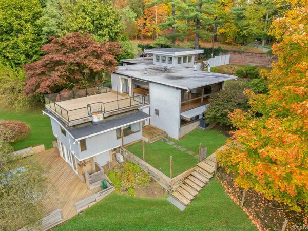 309 Scarborough Road, Briarcliff Manor, NY 10510