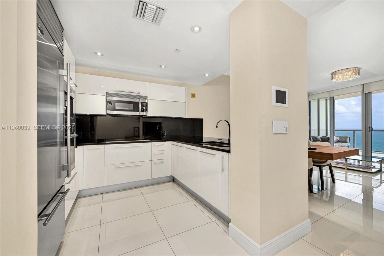 17121 Collins Ave, Unit 2106, Sunny Isles Beach, FL 33160 Photo