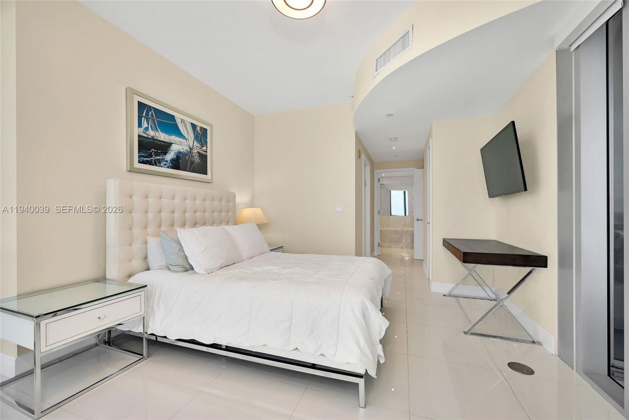 17121 Collins Ave, Unit 2106, Sunny Isles Beach, FL 33160 Photo