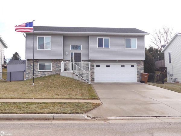 1014 Mockingbird Drive, Carroll, IA 51401