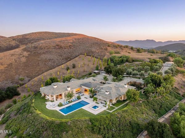 1300 Woodland Grove Court, Westlake Village, CA 91362