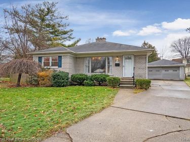463 Elizabeth Court, Grosse Pointe Farms, MI 48236
