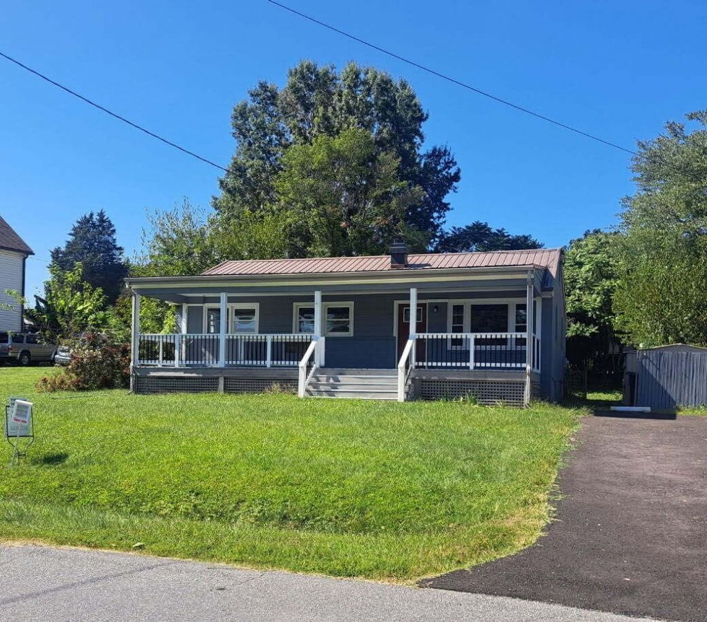 3717 Martinell Ave, Roanoke, VA 24018 Main Photo