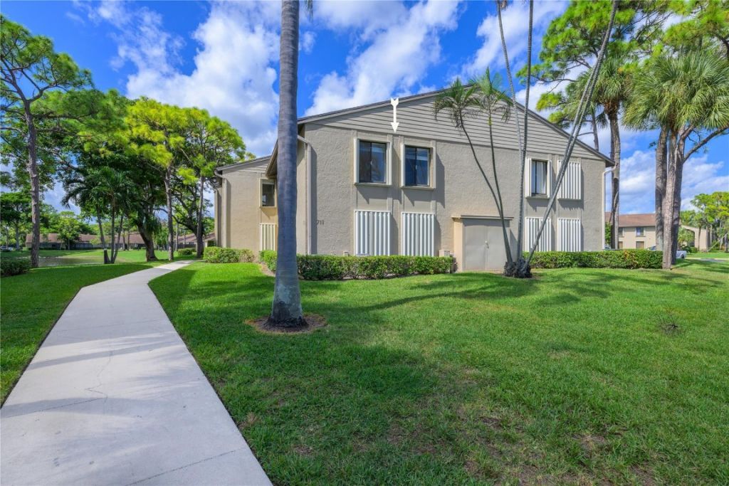 711 Sunny Pine Way, Unit B-2, Greenacres, FL 33415 Photo