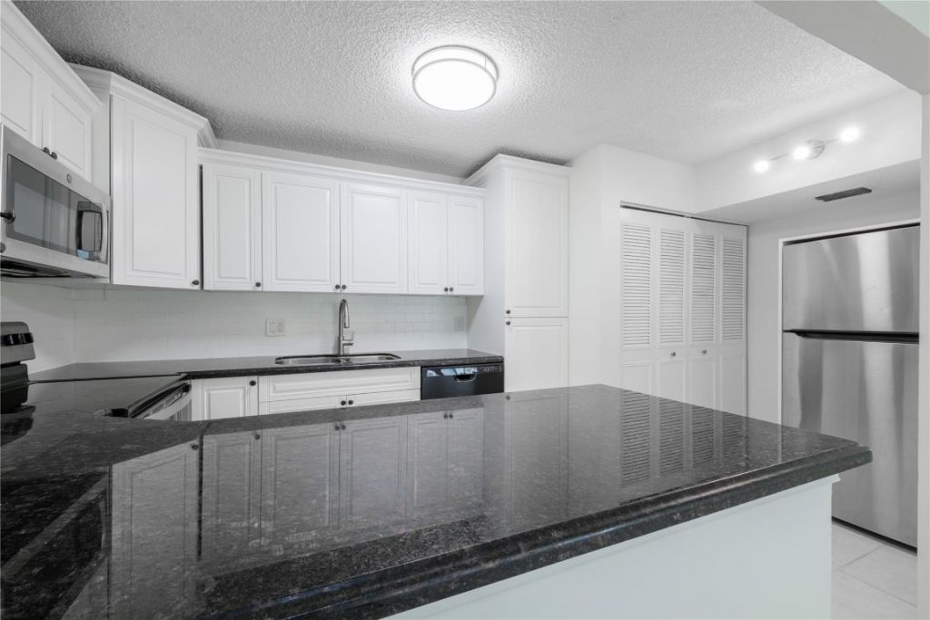 711 Sunny Pine Way, Unit B-2, Greenacres, FL 33415 Photo