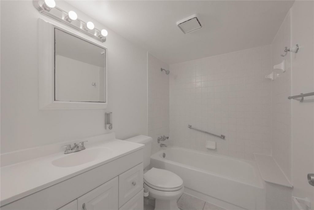 711 Sunny Pine Way, Unit B-2, Greenacres, FL 33415 Photo