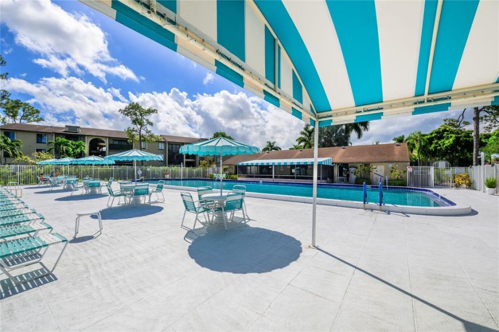 711 Sunny Pine Way, Unit B-2, Greenacres, FL 33415 Photo
