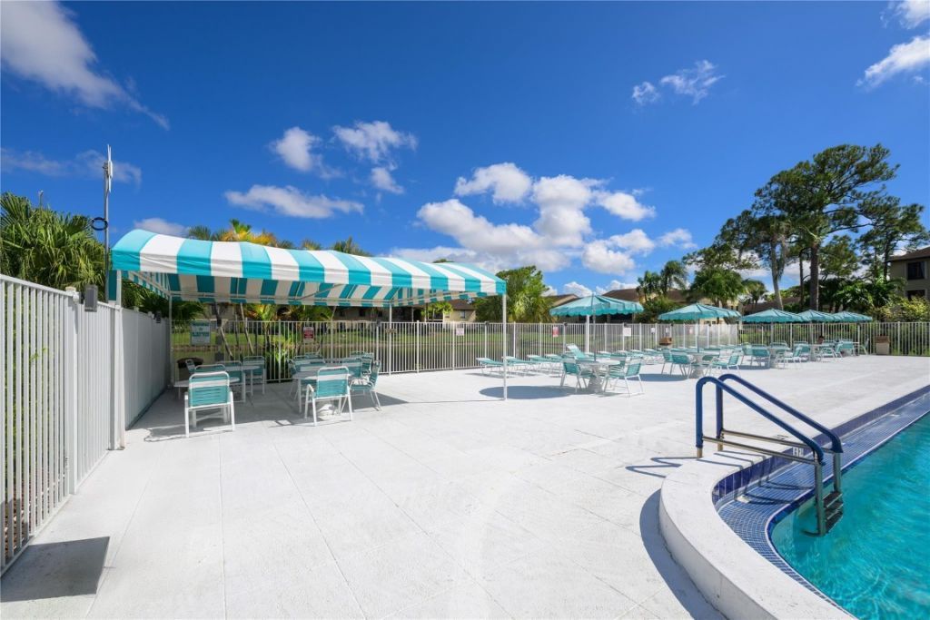 711 Sunny Pine Way, Unit B-2, Greenacres, FL 33415 Photo