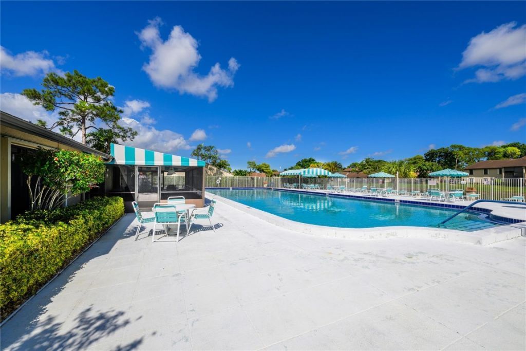 711 Sunny Pine Way, Unit B-2, Greenacres, FL 33415 Photo