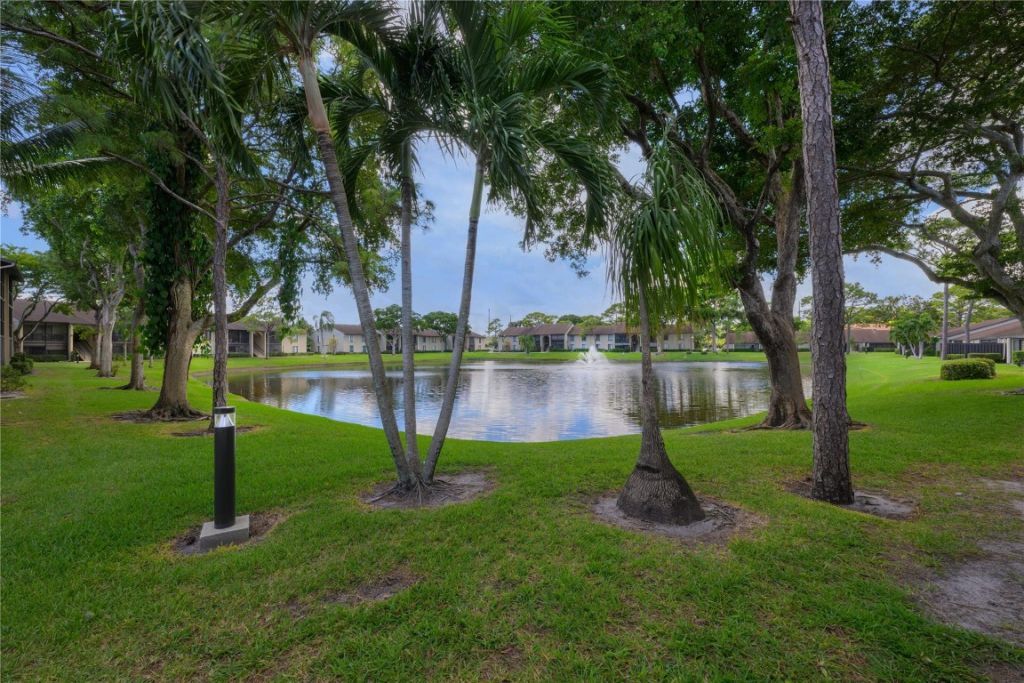 711 Sunny Pine Way, Unit B-2, Greenacres, FL 33415 Photo