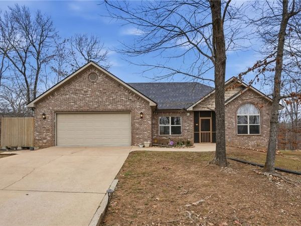 1 Darlington Circle, Bella Vista, AR 72714