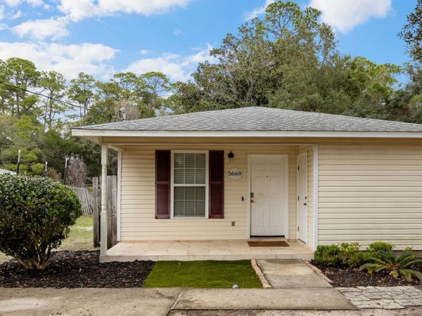 5668 Charter Circle, Gulf Breeze, FL 32563
