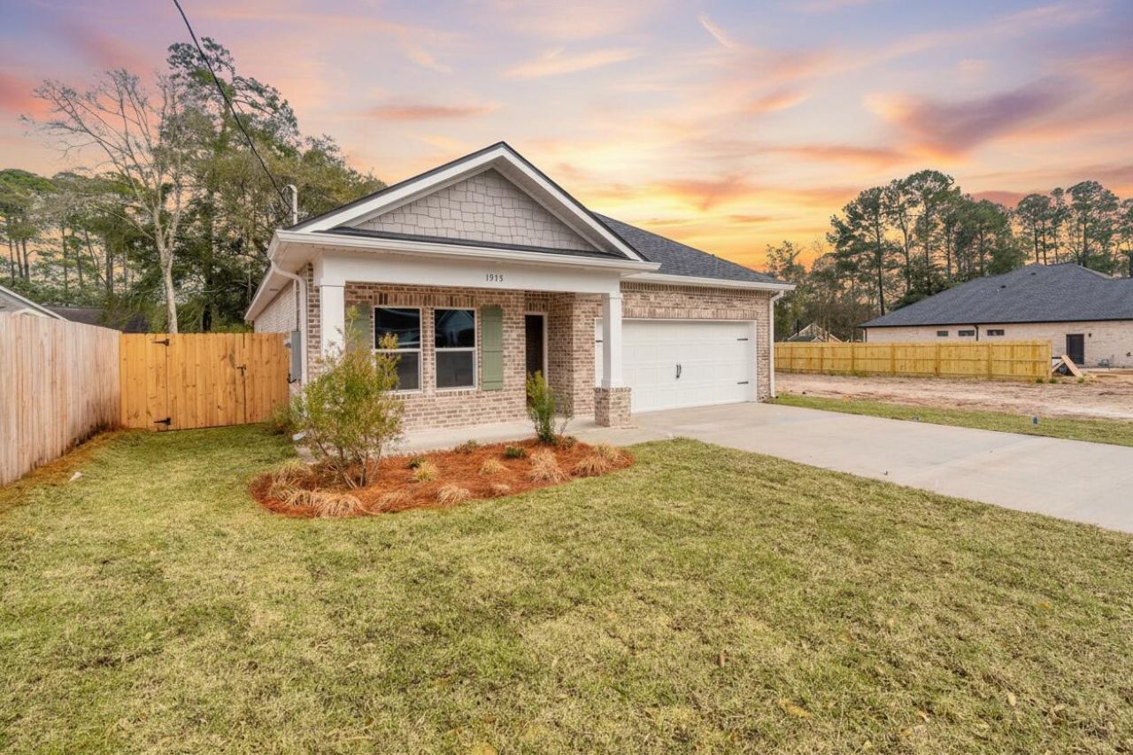 1915 Redwood Avenue, Niceville, FL 32578 Main Photo
