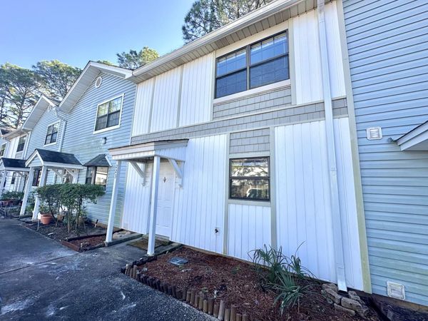 223 Oxford Court, Mary Esther, FL 32569