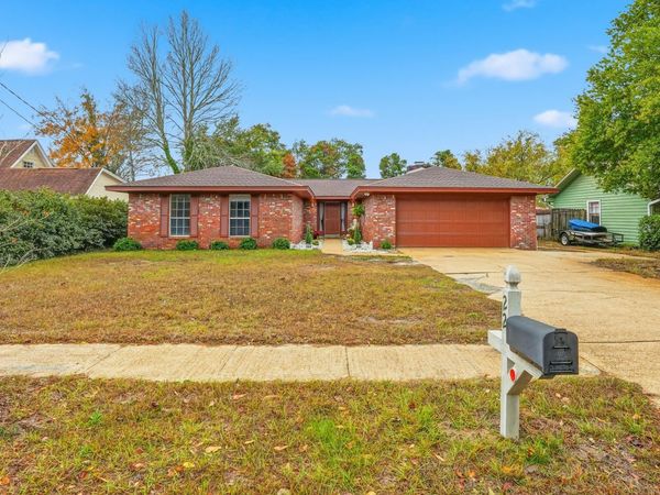 22 E Casa Loma Drive, Mary Esther, FL 32569