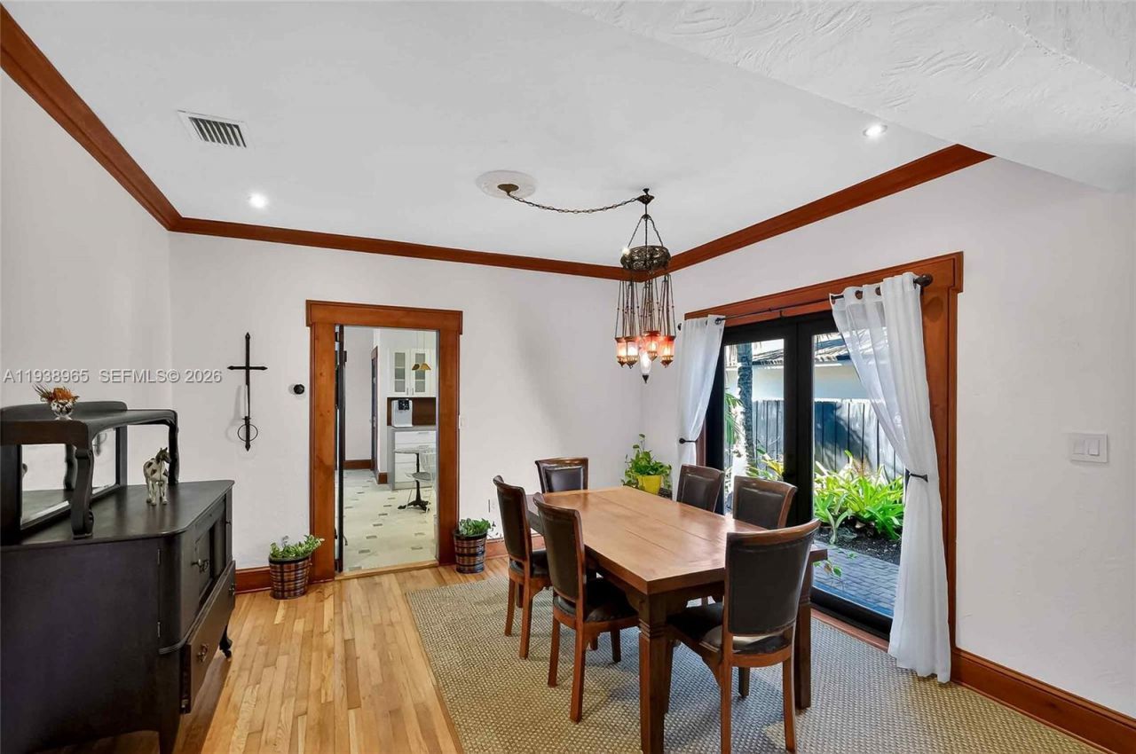 452 SW 21st Rd, Miami, FL 33129 Photo