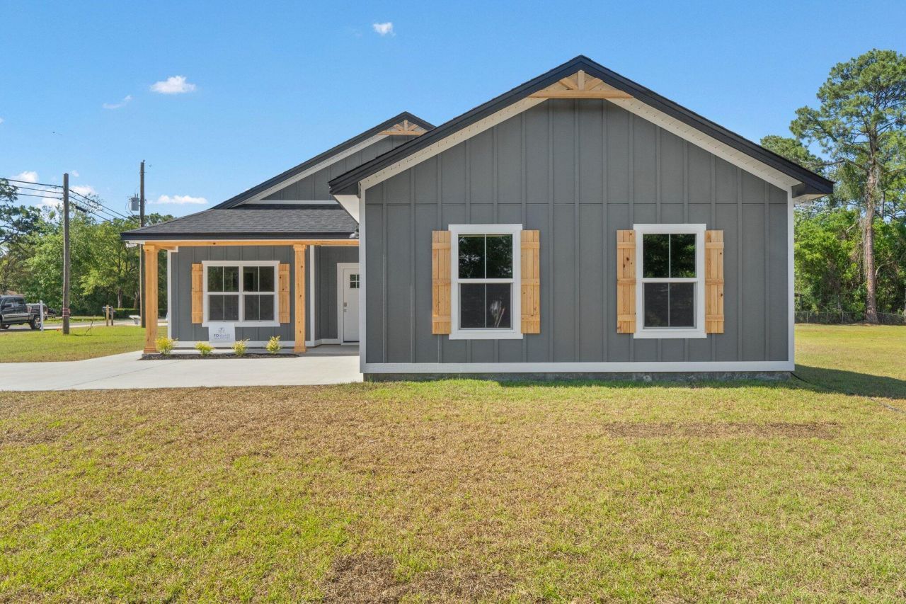 8370 Sevilla St Street, Navarre, FL 32566 Main Photo