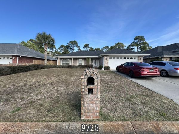 9726 Parker Lake Circle, Navarre, FL 32566