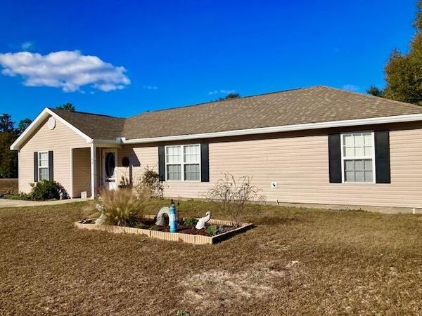 1192 Oakwood Lakes Boulevard, DeFuniak Springs, FL 32433