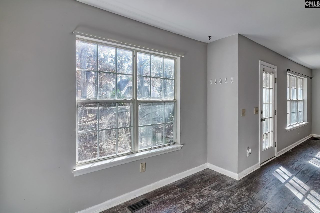 205 Angus Drive Photo 18