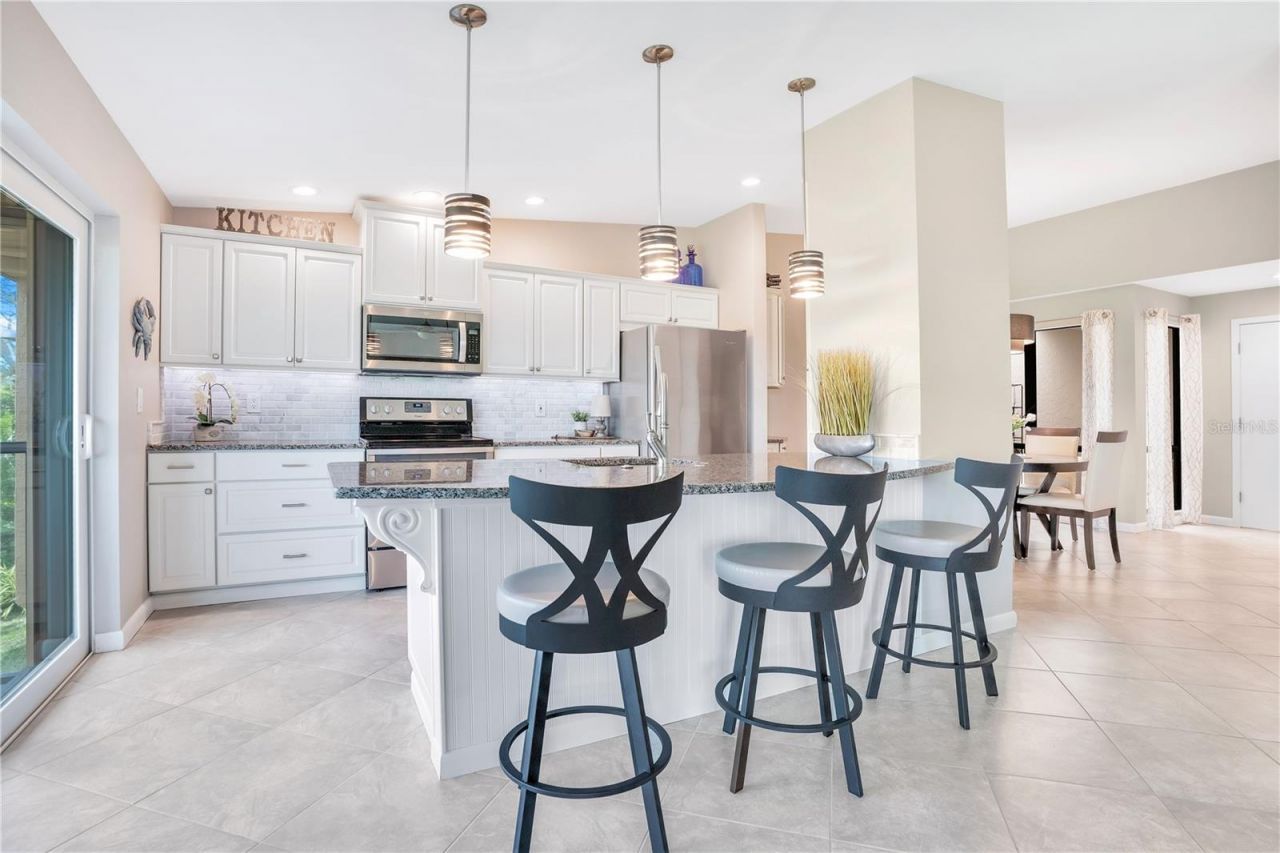 4013 Catalina Drive, Unit 4013, Bradenton, FL 34210 Photo