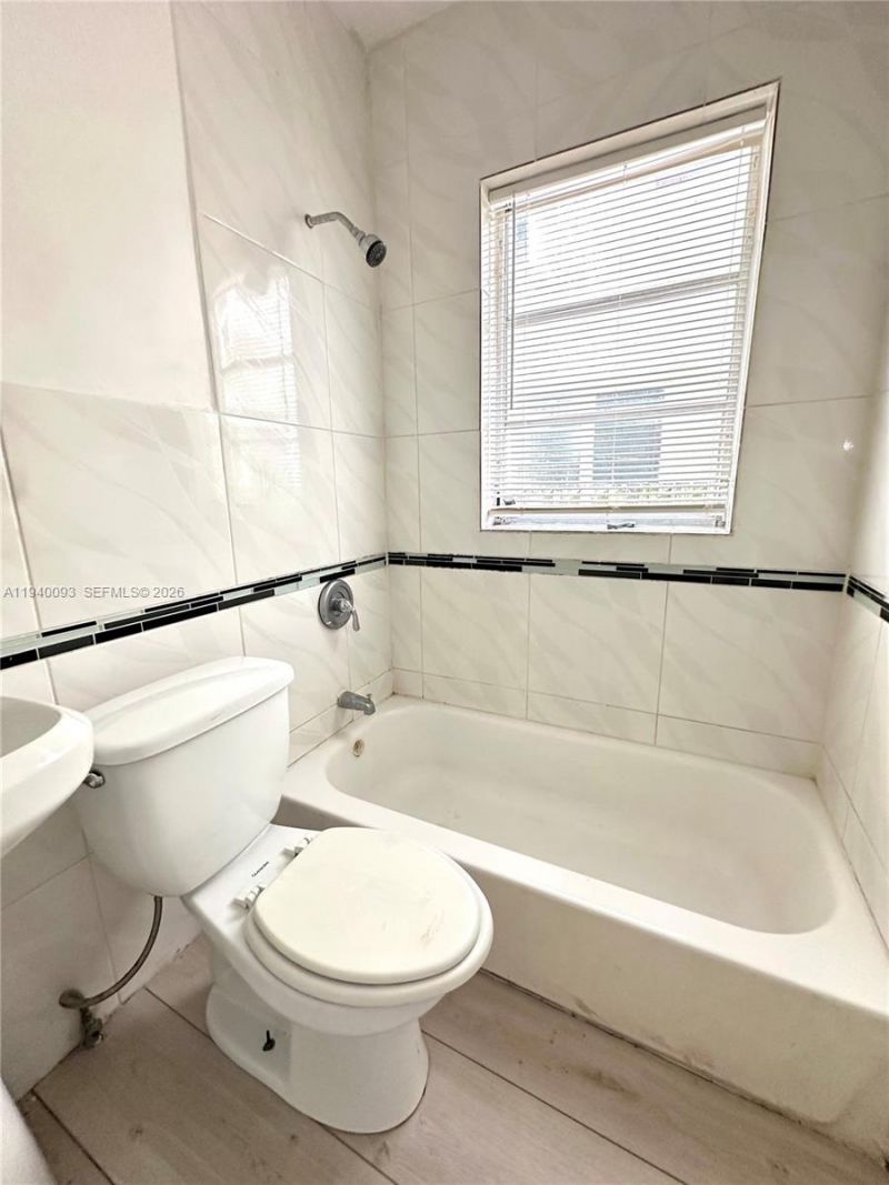 967 SW 5th St, Unit 18, Miami, FL 33130 Photo