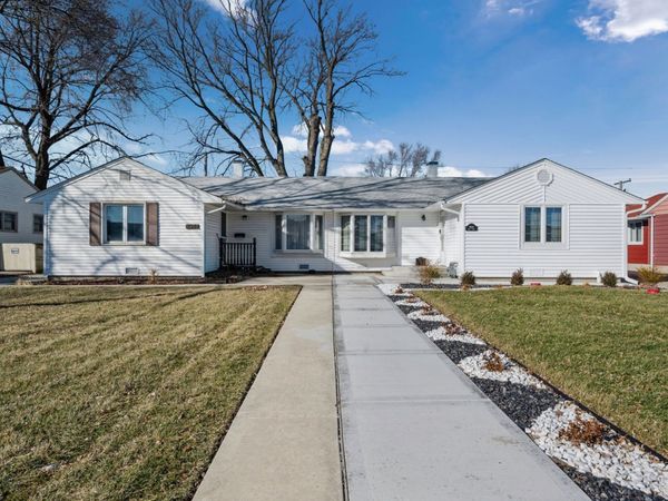 8948 S Main Street, Hometown, IL 60456