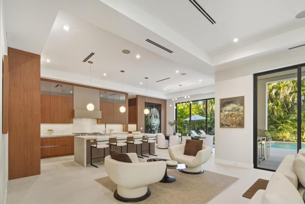 450 NE Spanish Court, Boca Raton, FL 33432 Photo