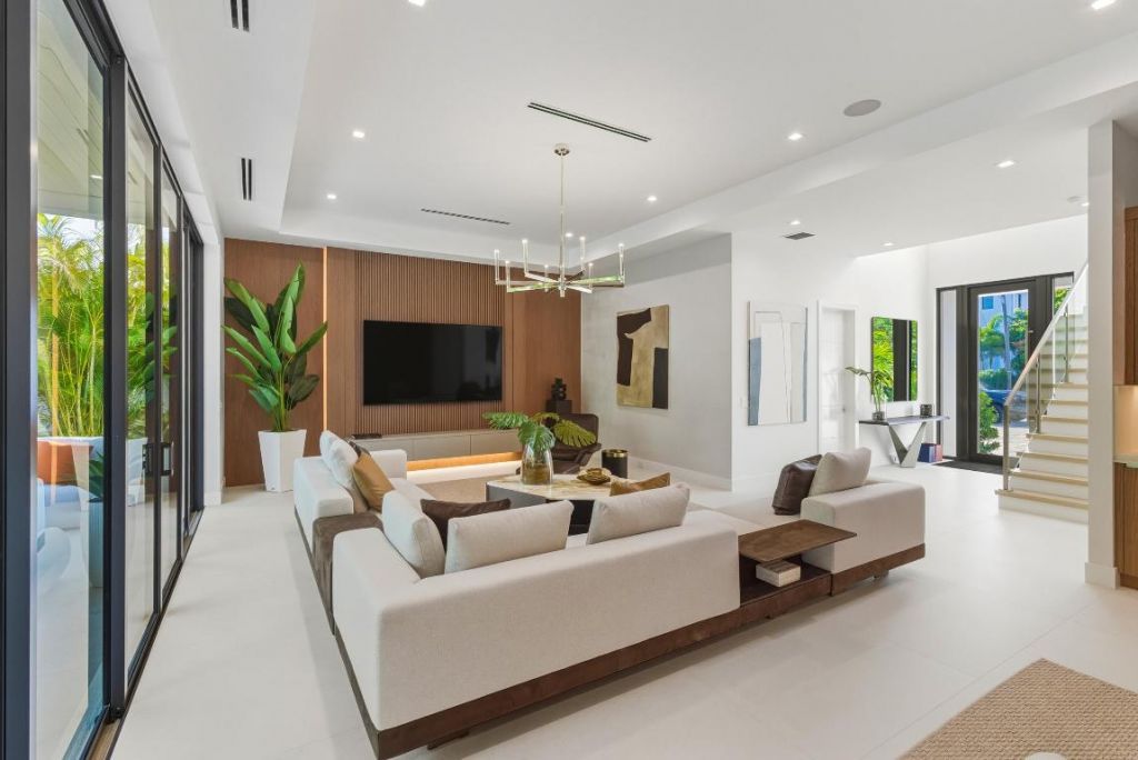 450 NE Spanish Court, Boca Raton, FL 33432 Photo