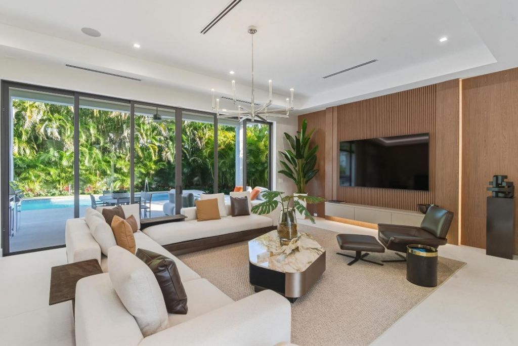 450 NE Spanish Court, Boca Raton, FL 33432 Photo