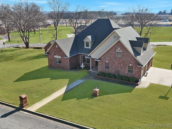 607 Sterling Hills Drive, Fort Gibson, OK 74434