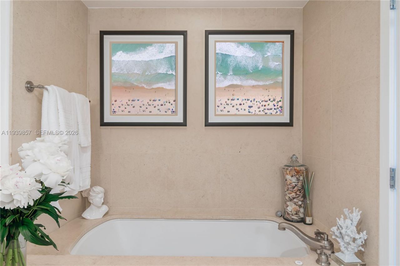 6899 Collins Ave , Unit 1605, Miami Beach, FL 33141 Photo